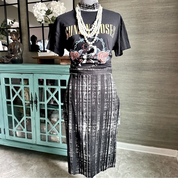 Banana Republic Sloan Pencil Skirt Black White Stripe Size 4 - Picture 3 of 16